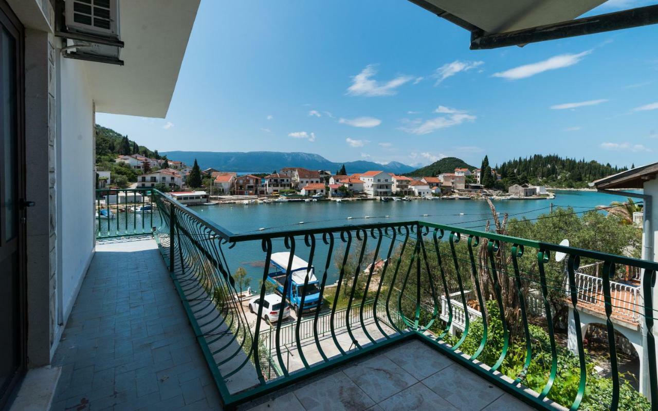Apartments Azzurro บลัตเซ ภายนอก รูปภาพ