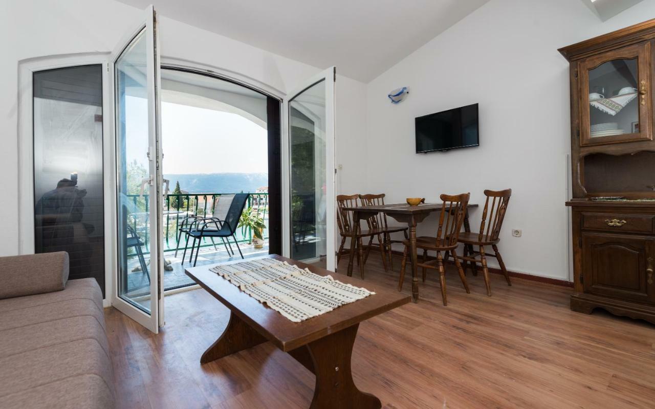 Apartments Azzurro บลัตเซ ภายนอก รูปภาพ
