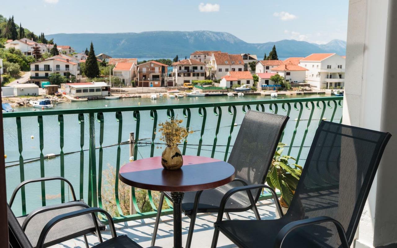 Apartments Azzurro บลัตเซ ภายนอก รูปภาพ