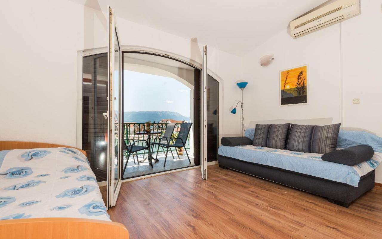 Apartments Azzurro บลัตเซ ภายนอก รูปภาพ