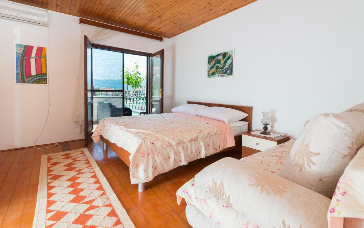 Apartments Azzurro บลัตเซ ภายนอก รูปภาพ