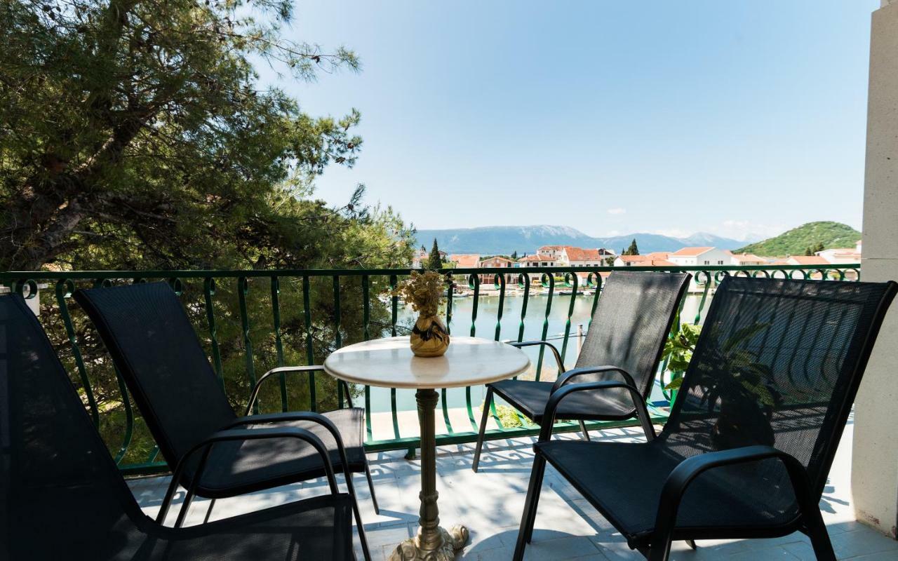 Apartments Azzurro บลัตเซ ภายนอก รูปภาพ
